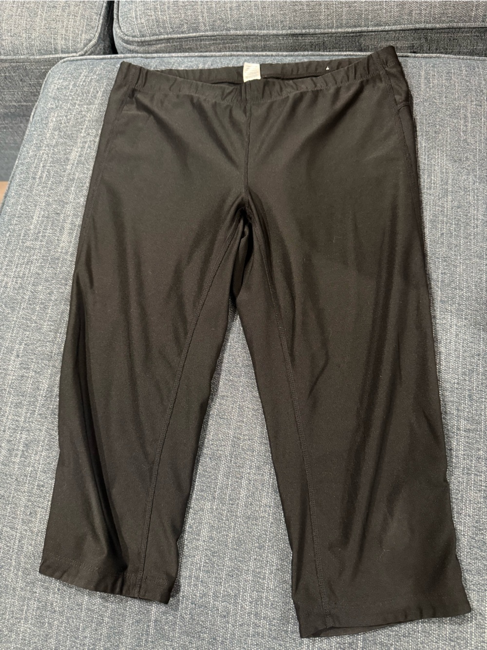 Woman’s cropped athletic leggings L